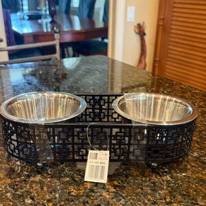 NWT Elevated Double Metal Pet Bowl Stand with Stainless Silver Bowls
